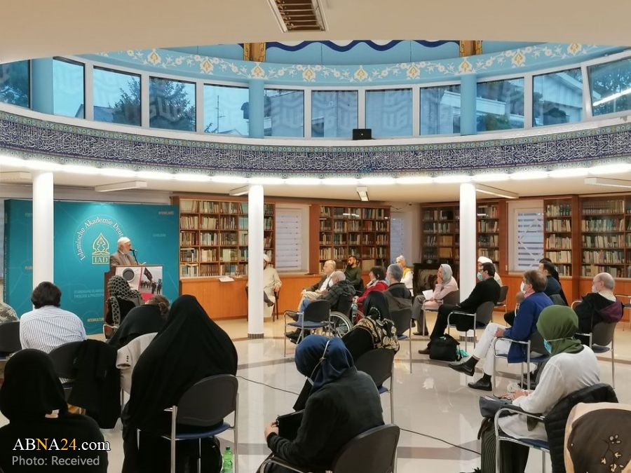 تقرير مصور/ التعريف بكتاب "زيارة الأربعين" للمستبصر "بيتر شوت" في مركز هامبورغ الاسلامي