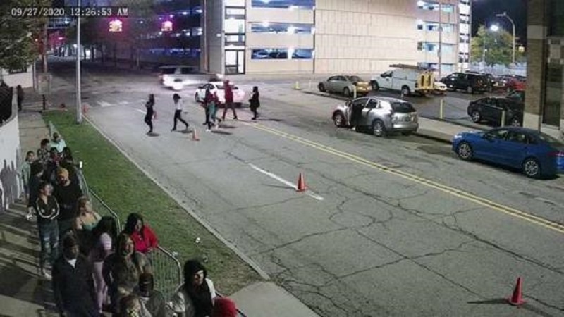 米ミシガン州の人気お化け屋敷の列で殺人、容疑者は逃走　