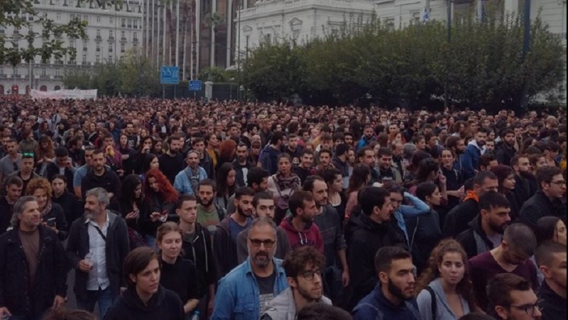 Греки сожгли американский флаг в знак протеста против визита Помпео