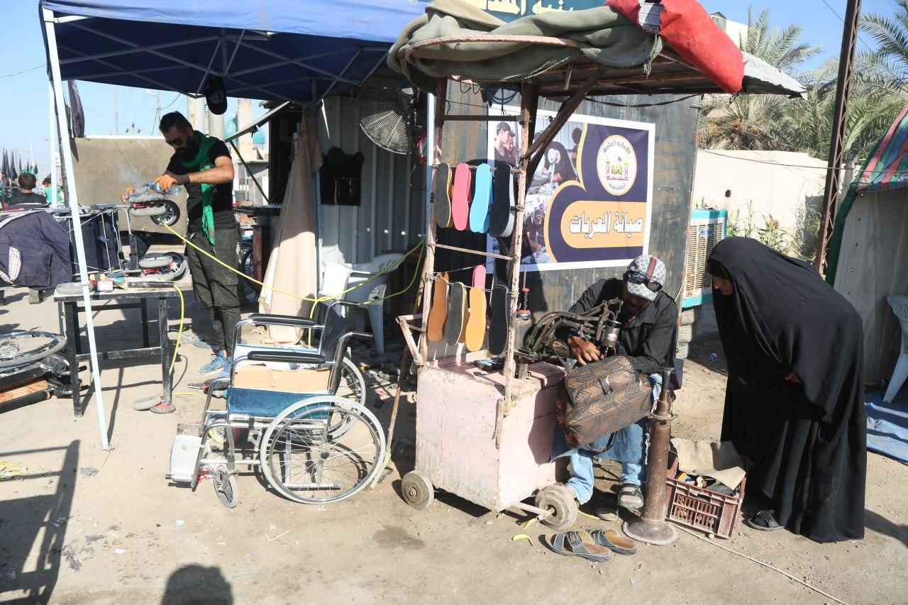 مصلح عربات واسكافي يخدمون زائري اربع محافظات مجانا+(صور)