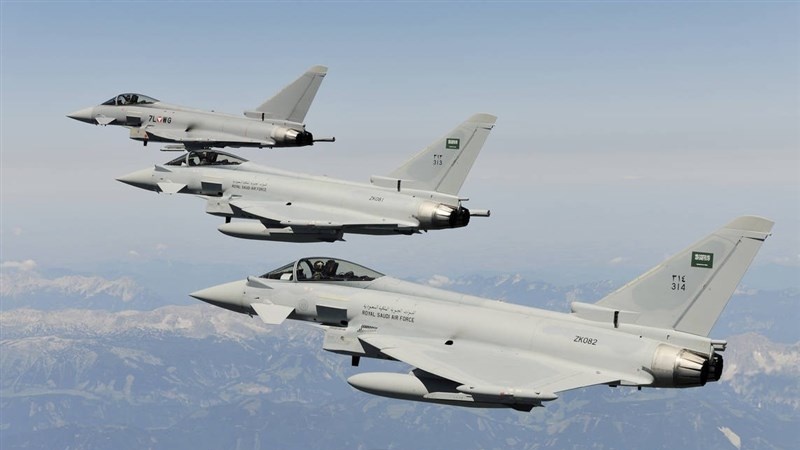 アラブ連合軍の戦闘機が、イエメン各地を空爆