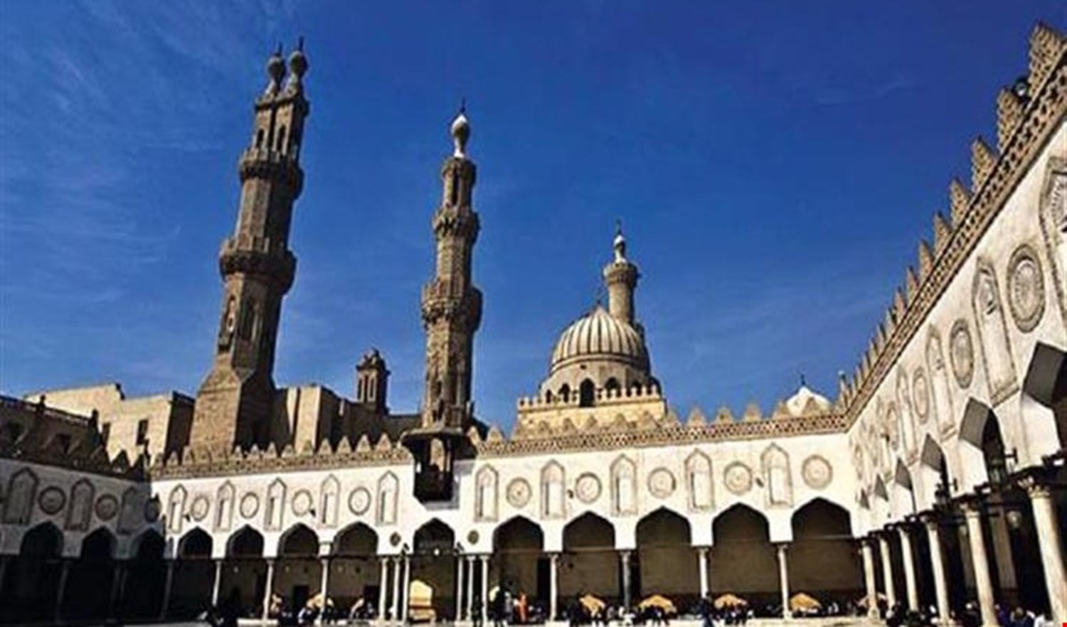 الأزهر يستنكر تصريحات ماكرون: اتهاماته للإسلام باطلة
