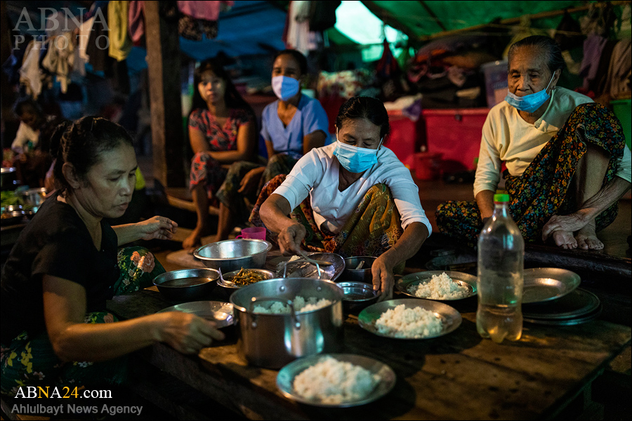 စစ္ေဘးေရွာင္ ရခိုင္ျပည္သူ မ်ား အတြက္ ႐ိုဟင္ဂ်ာ ဒုကၡသည္ မ်ားက ေငြေၾကး လႉဒါန္း