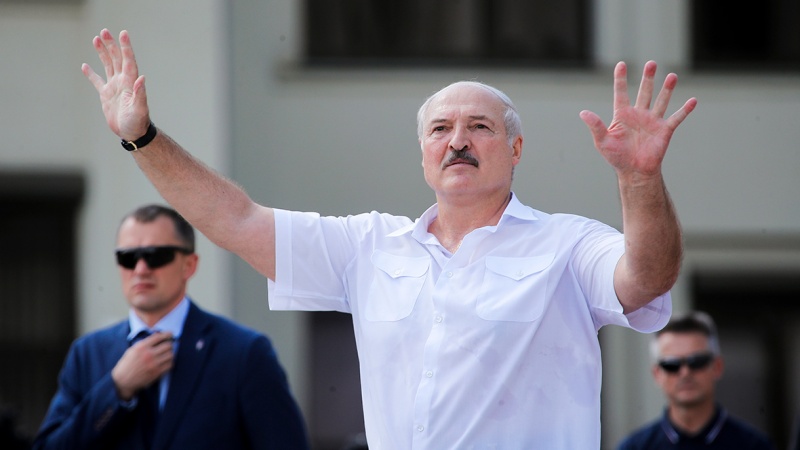 Лукашенко: Мы не отправляли оружие Еревану и Баку