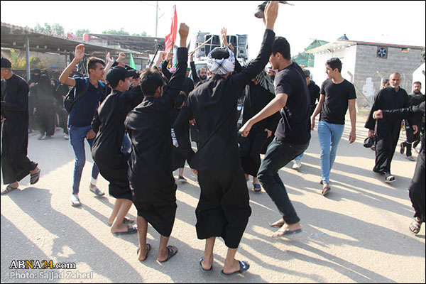تقرير مصور/ جماهير غفيرة مشاركة في مسيرة أربعينية الامام الحسين (ع) بين النجف الاشرف وكربلاء المقدسة(2)