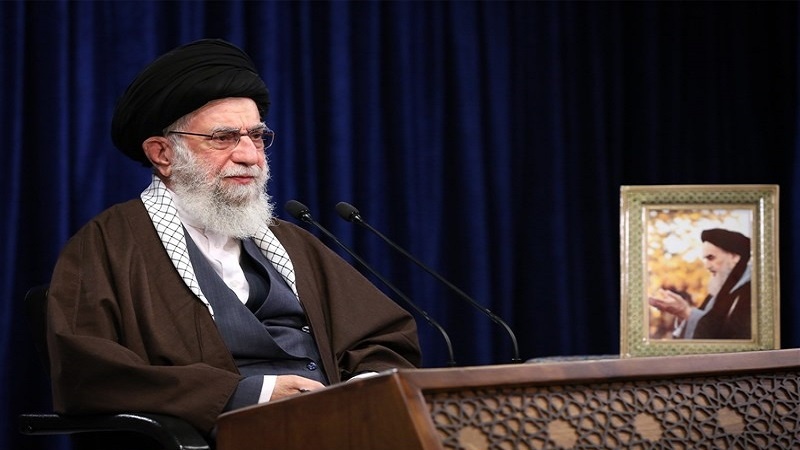 Ayatollah Khamenei: 'servire la nazione' il maggior compito delle forze armate