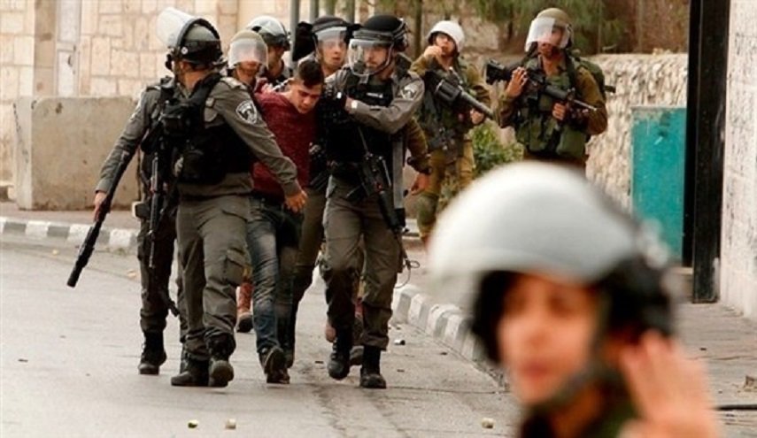 حملة اعتقالات ومداهمات في الضفة والقدس المحتلتين