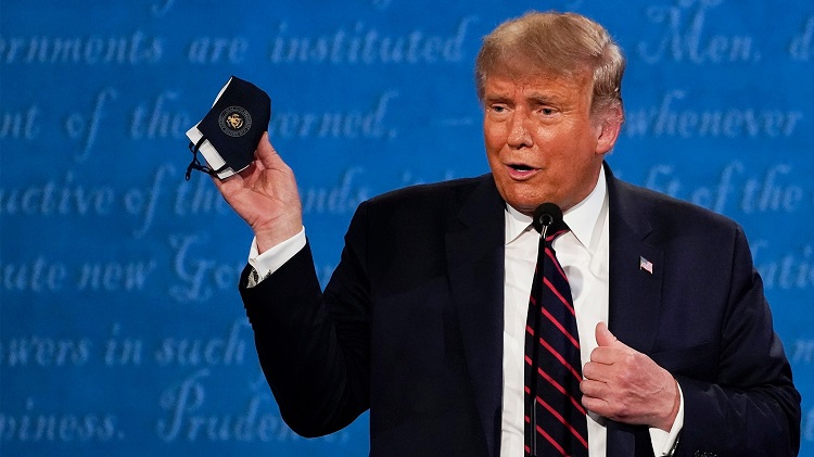 En difficulté, Donald Trump ne change rien
