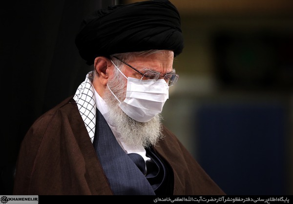 Photos: Imam Khamenei lors des cérémonies de deuil du Prophète Muhammad (PSLF), martyre de l'Imam Hassan (AS)
