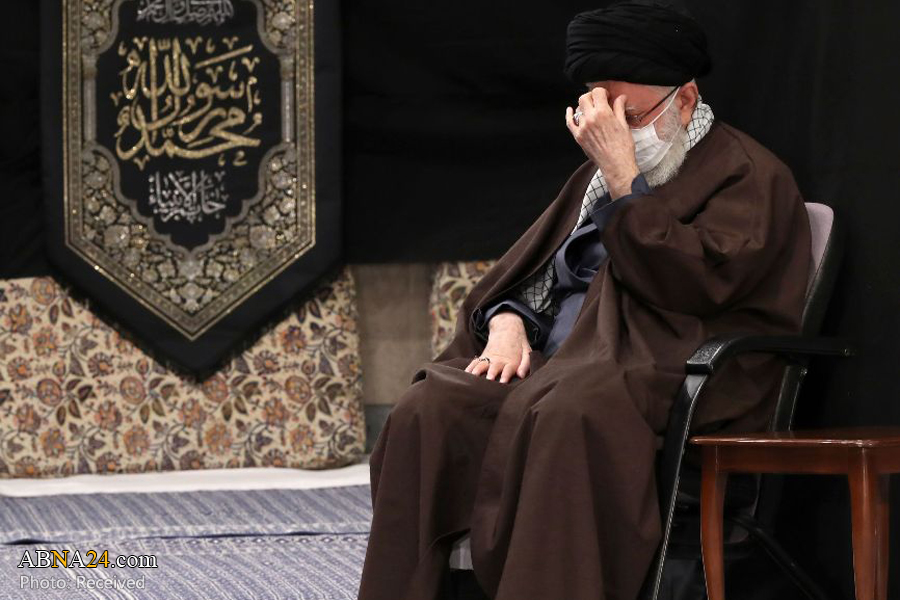“Líder Supremo de la República Islámica asiste a la ceremonia de duelo por el martirio del Imam Ridha (P)”