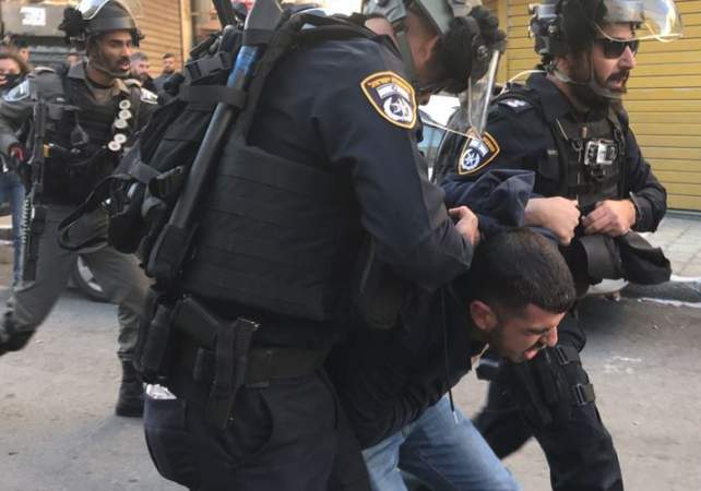 قوات العدو الصهيوني تعتقل 5 فلسطينيين من الضفة الغربية