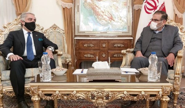 شمخاني خلال استقبال عبدالله: السياسة الأمريكية تقوم على خلق الفوضى وانعدام الأمن 
