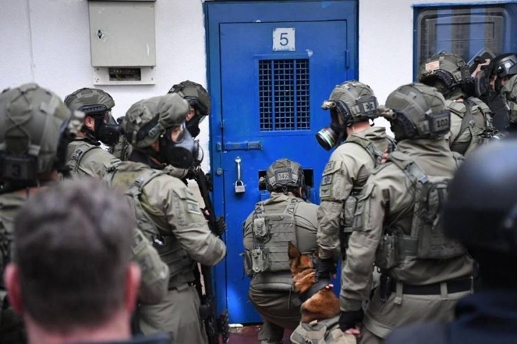 Palestine : 880 détentions administratives ordonnées par l’occupation depuis le début de l’an