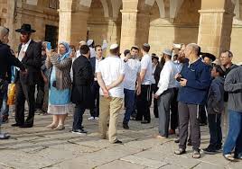 عشرات المستوطنين يستبيحون "المسجد الأقصى" المبارك