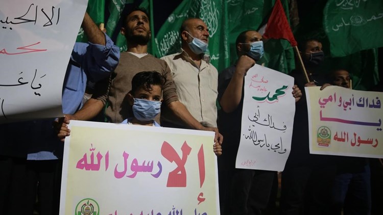حزب الله يدعو السلطات الفرنسية للعودة إلى التعقّل والحكمة والاحترام للأديان