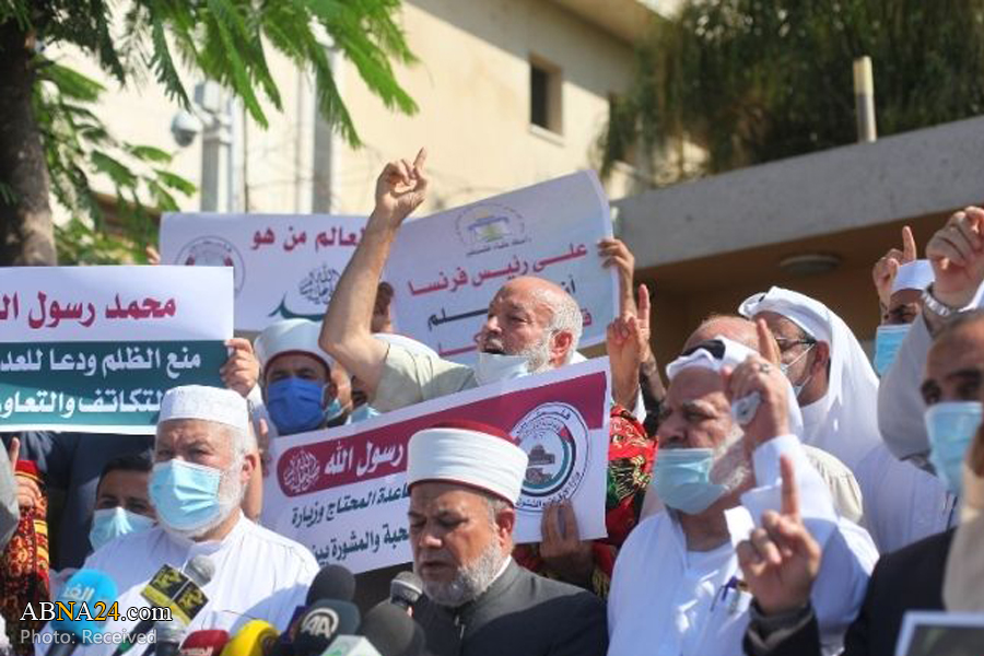 Palestinian scholars protest Macron's anti-Islamic remarks