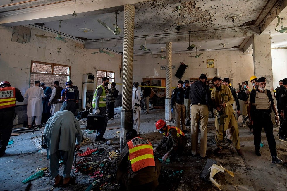 Pakistan : une bombe dans une école coranique à Peshawar