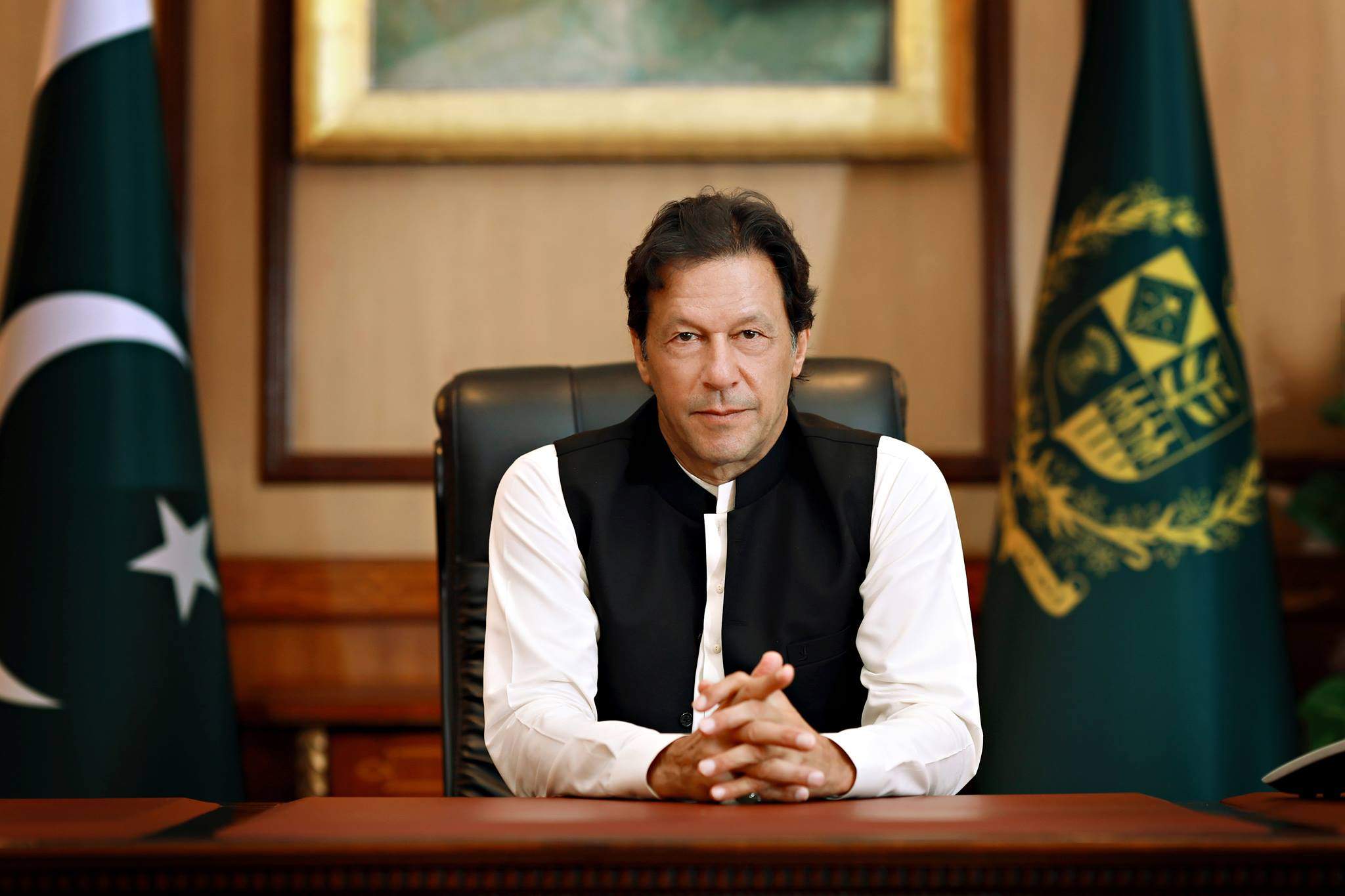 پاکستان کشمیری عوام کے ساتھ کندھے سے کندھا ملا کر کھڑا رہے گا: عمران خان