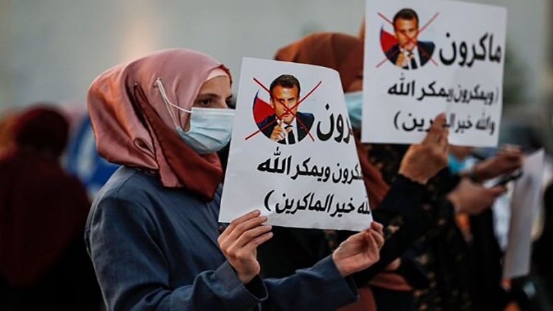 اردن میں فرانسیسی سفارتخانے کے سامنے زبردست مظاہرہ