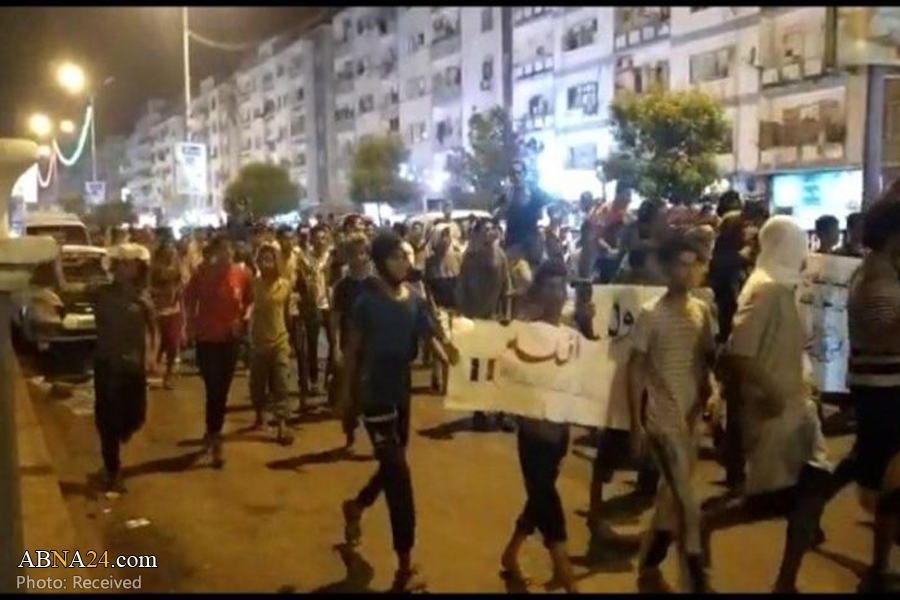 Residents of Yemen's Aden protest against French cartoons of Prophet Mohammed