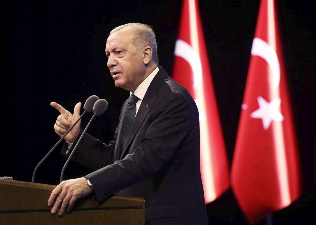 أردوغان: ماكرون طُرد من لبنان