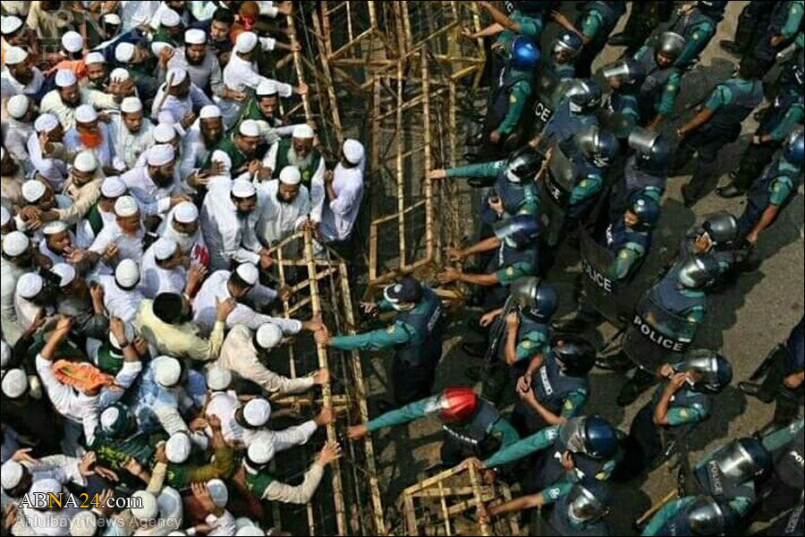 ျပင္သစ္ ကုန္ပစၥည္းေတြကို သပိတ္ေမွာက္သြားဖို႔ ဘဂၤလားေဒ့ရွ္  မွာ လူေပါင္းေသာင္း  နဲ႔ခ်ီ ခ်ီတက္ဆႏၵျပ