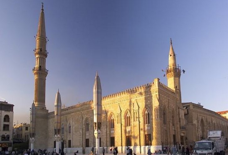 اقامة الاحتفال بمولد النبي (ص) بمسجد الإمام الحسین(ع) في القاهرة