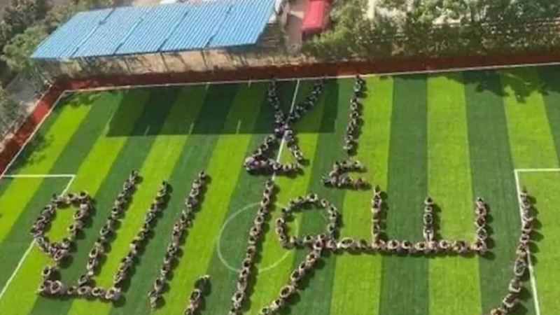 मिस्र के ईसाई छात्रों ने दिया नाराः पैग़म्बर मुहम्मद का अपमान बर्दाश्त नहीं... मैं ईसाई हूं मगर धर्मों का अपमान सहन नहीं कर सकता!