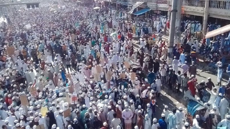अफ़ग़ानिस्तान की संसद में उठी फ़्रांस से संबन्ध तोड़ने की मांग, पूरी दुनिया में फ़्रांस विरोधी प्रदर्शन जारी