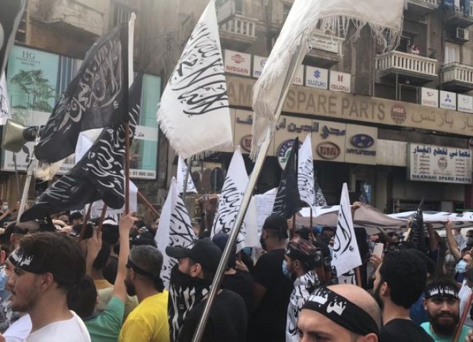 انطلاق مسيرة في بيروت استنكاراً للإساءة الفرنسية للنبي محمد(ص)