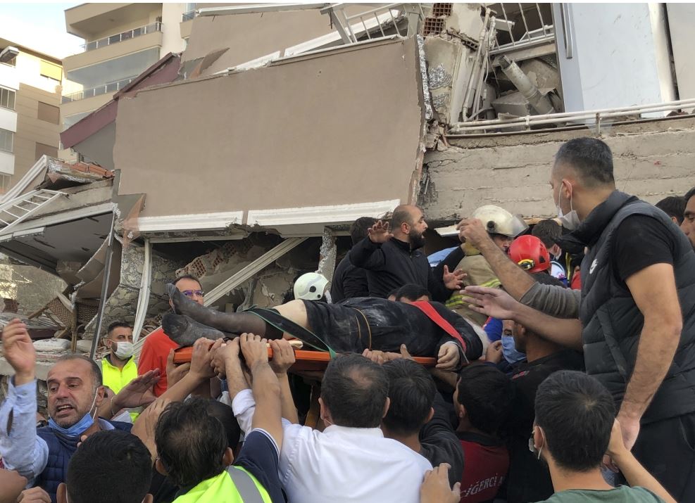 25 قتيلاً على الأقل و804 مصابين جراء الزلزال القوي غرب تركيا