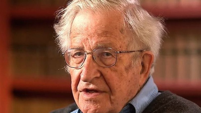 Noam Chomsky: "Trump İnsanlık için Bir Tehdit"