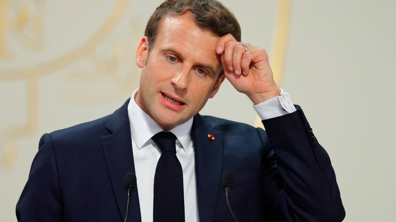 Macron'un Müslümanların Protestolarından Dolayı Geri Adım Atması
