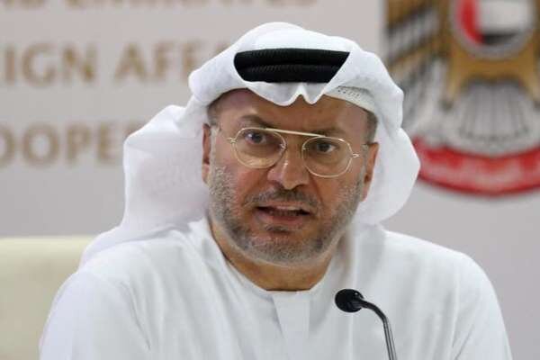 وزير الدولة الإماراتي للشؤون الخارجيّة يدافع عن إساءة "ماكرون" لنبي الأمة الإسلامية