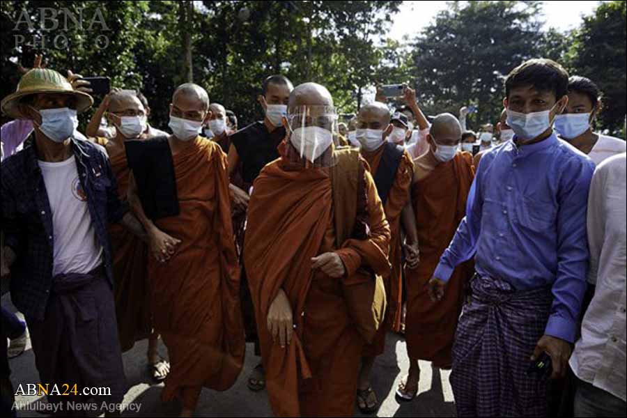 ရန္ကုန္ အေနာက္ပိုင္းခ႐ိုင္ ရဲတပ္ဖြဲ႕မႉး႐ုံး တြင္ ဦးဝီရသူ လာေရာက္ အဖမ္းခံ 