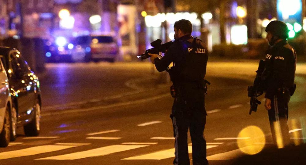 Diversos ataques na região central de Viena deixam 1 morto e vários feridos, diz polícia