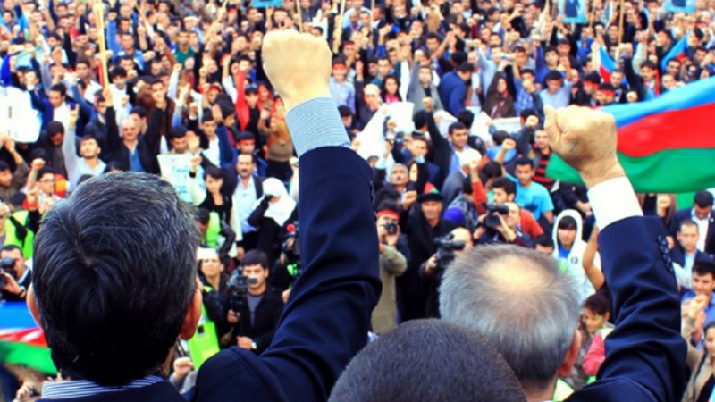 Bakü'de ABD karşıtı protesto eylemleri