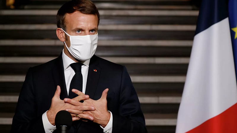 Passo indietro di Macron: Parigi non è contro l'Islam