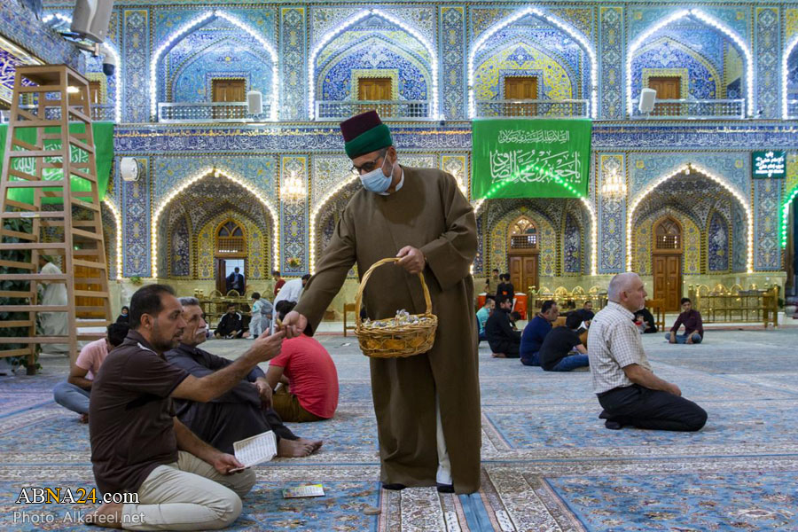 تقرير مصور / توزيع الورود والحلوى في حرم السيد العباس (ع) بمناسبة ميلاد النبي (ص)