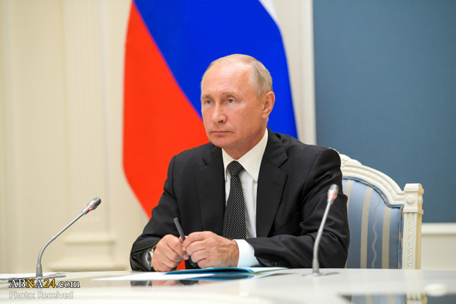 Putin reads verses from Quran on Russia National Unity Day  