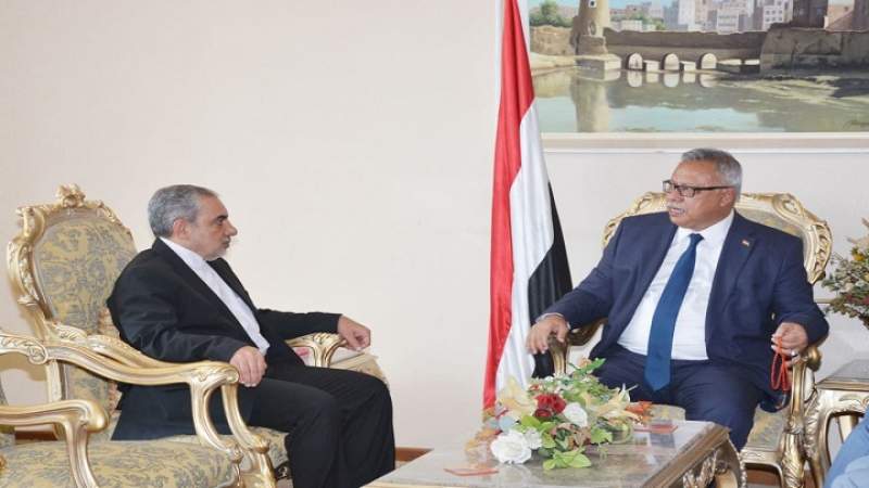 رئيس الوزراء يناقش مع السفير الإيراني علاقات التعاون وسبل تطويرها 