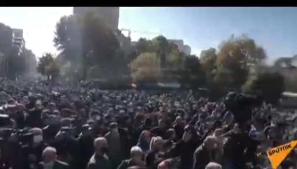 Ermenistan'da öfkeli göstericiler sokaklarda