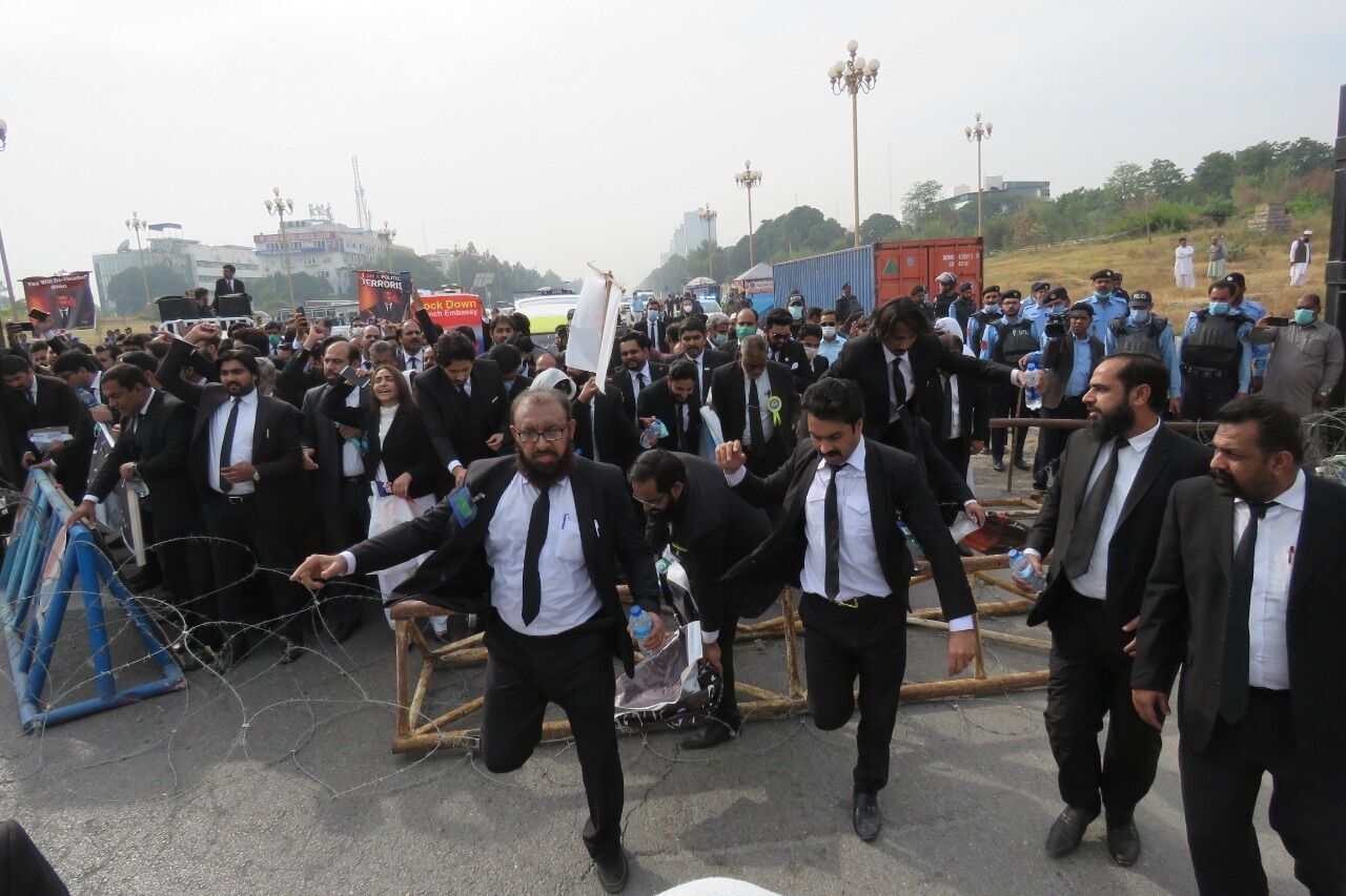 Pakistani lawyers protest against anti-Islamic stance of French President