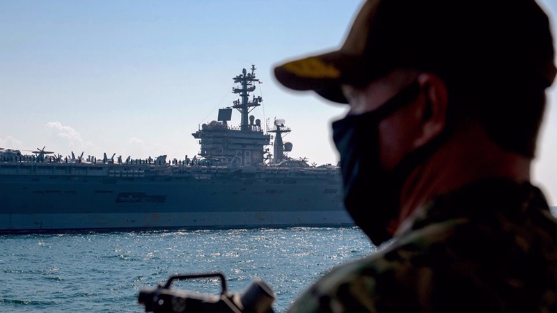 L’USS Nimitz fuit le golfe Persique!