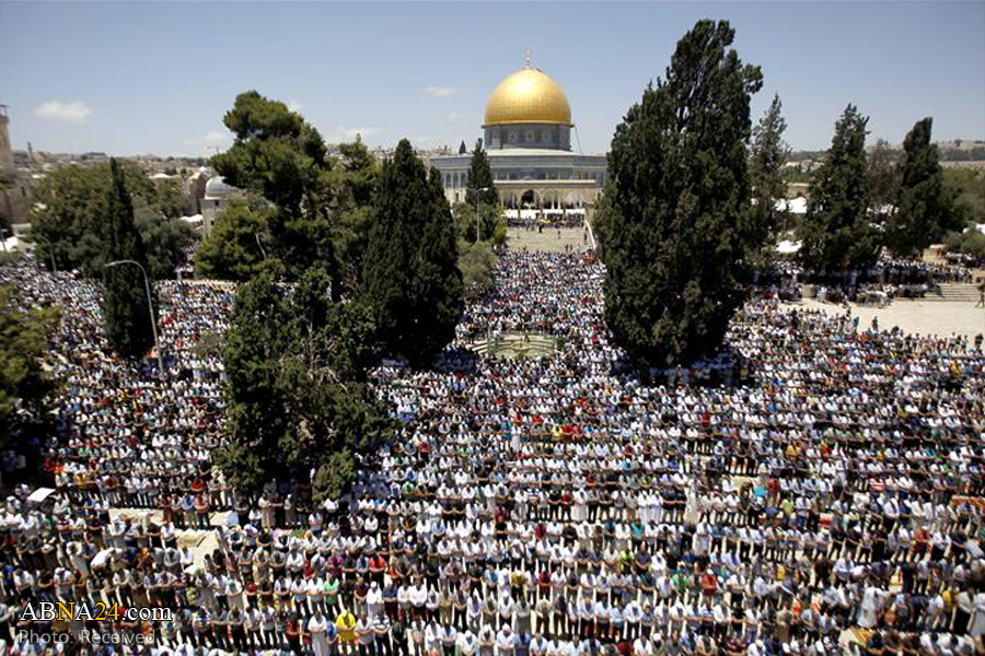 Thousands of Palestinians attend Friday prayers at Al-Aqsa Mosque