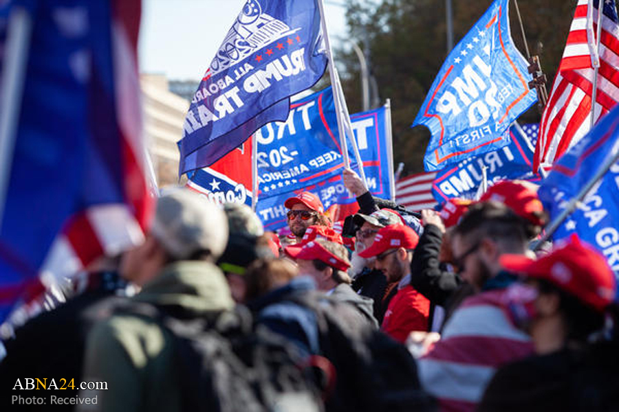 Trump supporters break anti-racism signs in Washington (+Video)