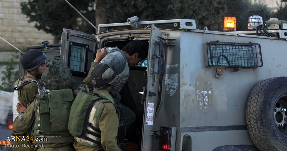 Israeli occupation forces arrests two Palestinians in north of al-Khalil
