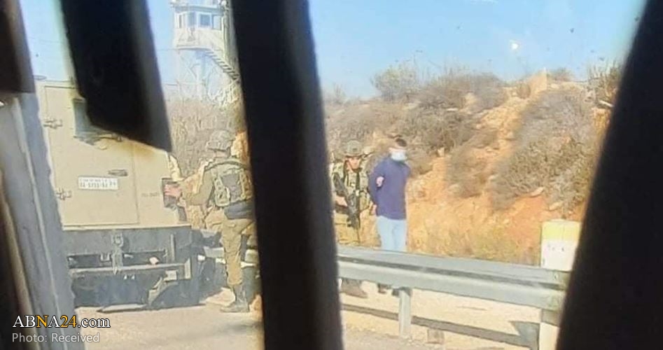Israeli occupation forces kidnaps four Palestinian young men at W. Bank checkpoints