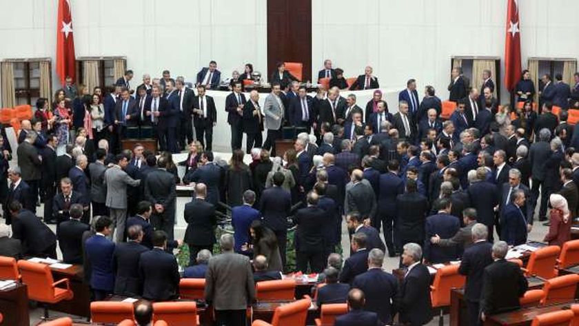 صحيفة "زمان التركية":هلع في البرلمان بعد تفشي كورونا