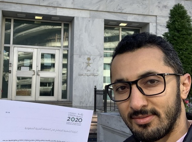 سعوديون بالخارج يسلمون سفارات بلدهم عرائض "إصلاحات"